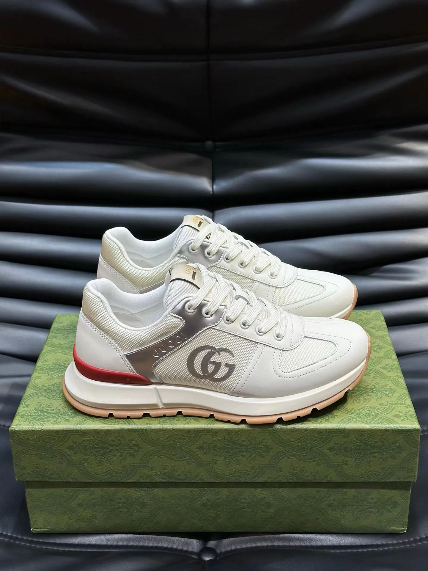Factory price: 460💰Gucci new men's shoes GUCCI [Lightning] latest shoes are shipped. Original quality, fashionable, made of special materials, sheepskin lining, brand new packaging. The foot feels super comfortable and the workmanship is impeccable. Size: 38-45, Dingyi 45